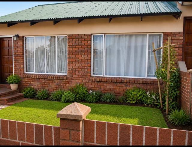2 BEDROOM TOWNHOUSE FOR SALE IN UITSIG